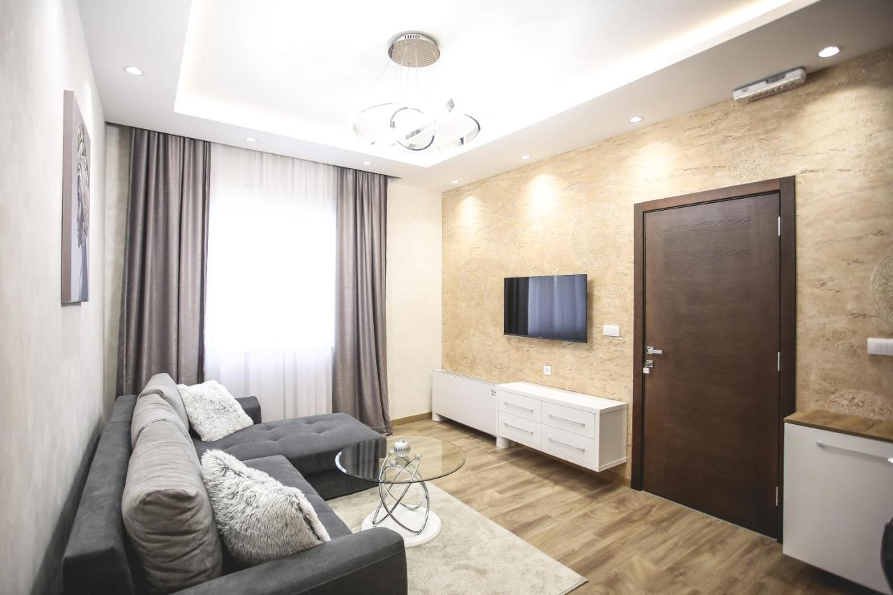 Vila Mb Рума Екстериор снимка