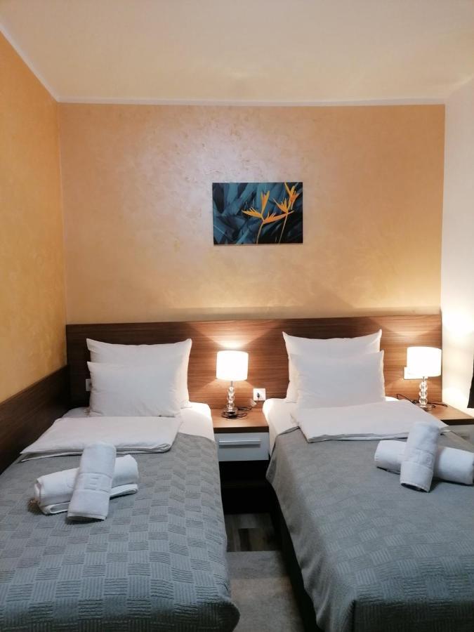 Vila Mb Рума Екстериор снимка