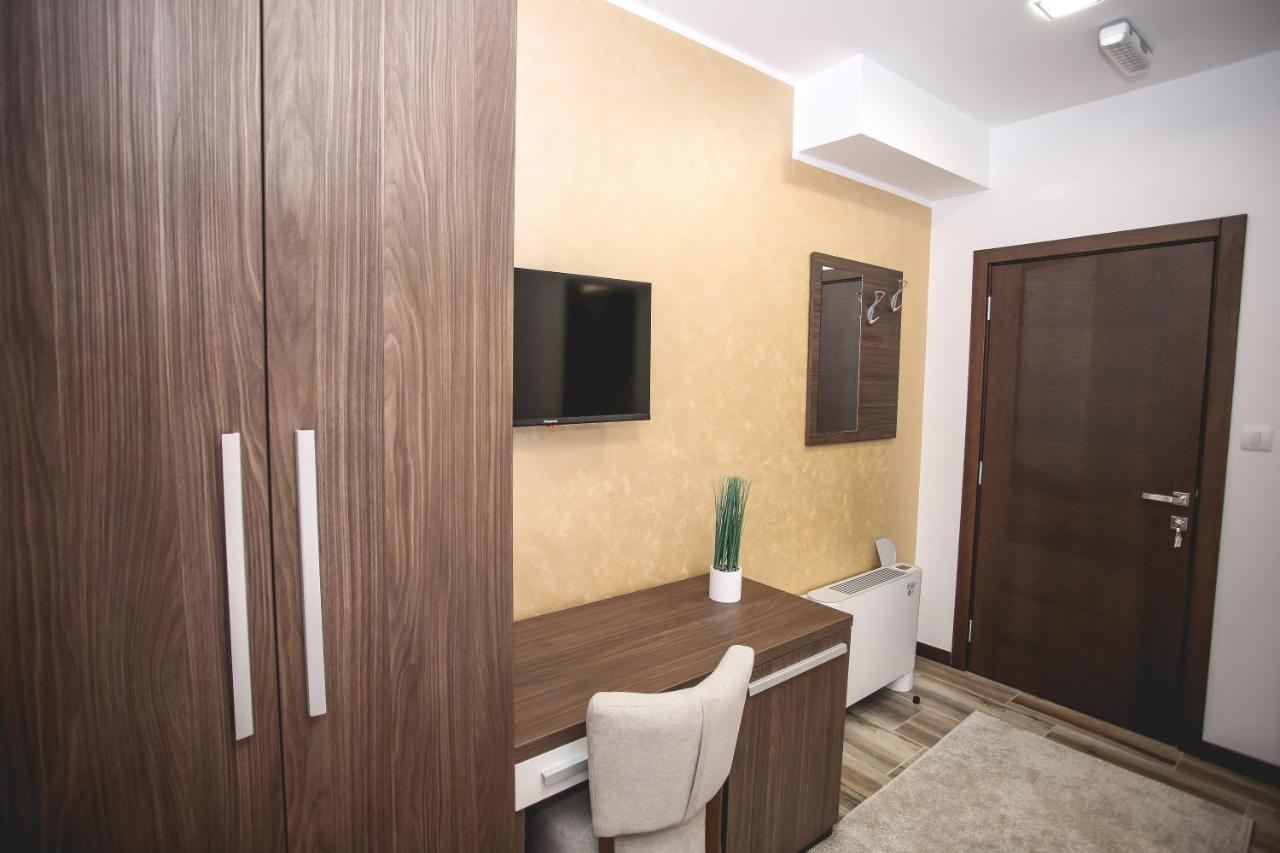 Vila Mb Рума Екстериор снимка