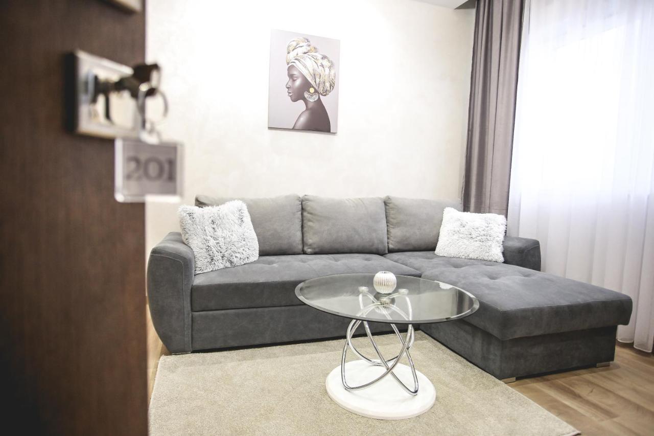 Vila Mb Рума Екстериор снимка