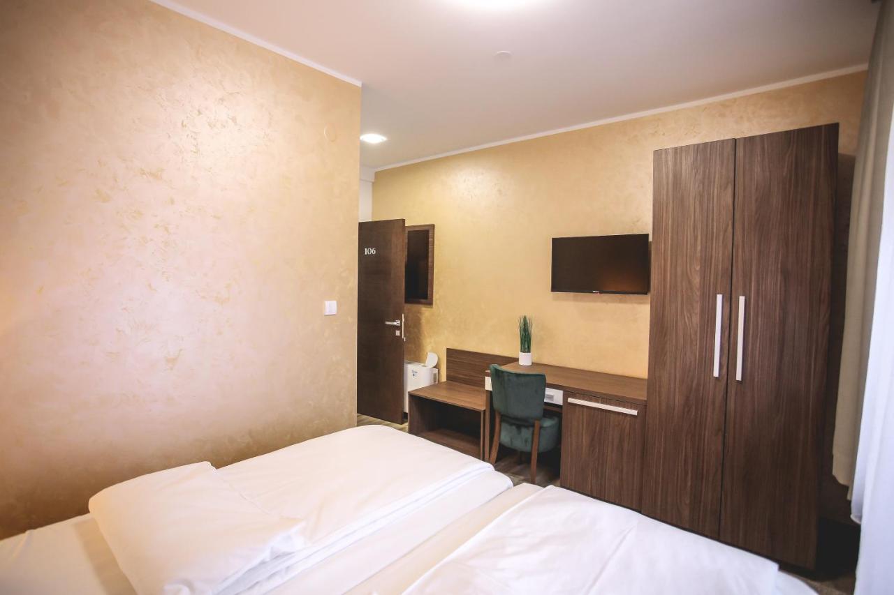 Vila Mb Рума Екстериор снимка